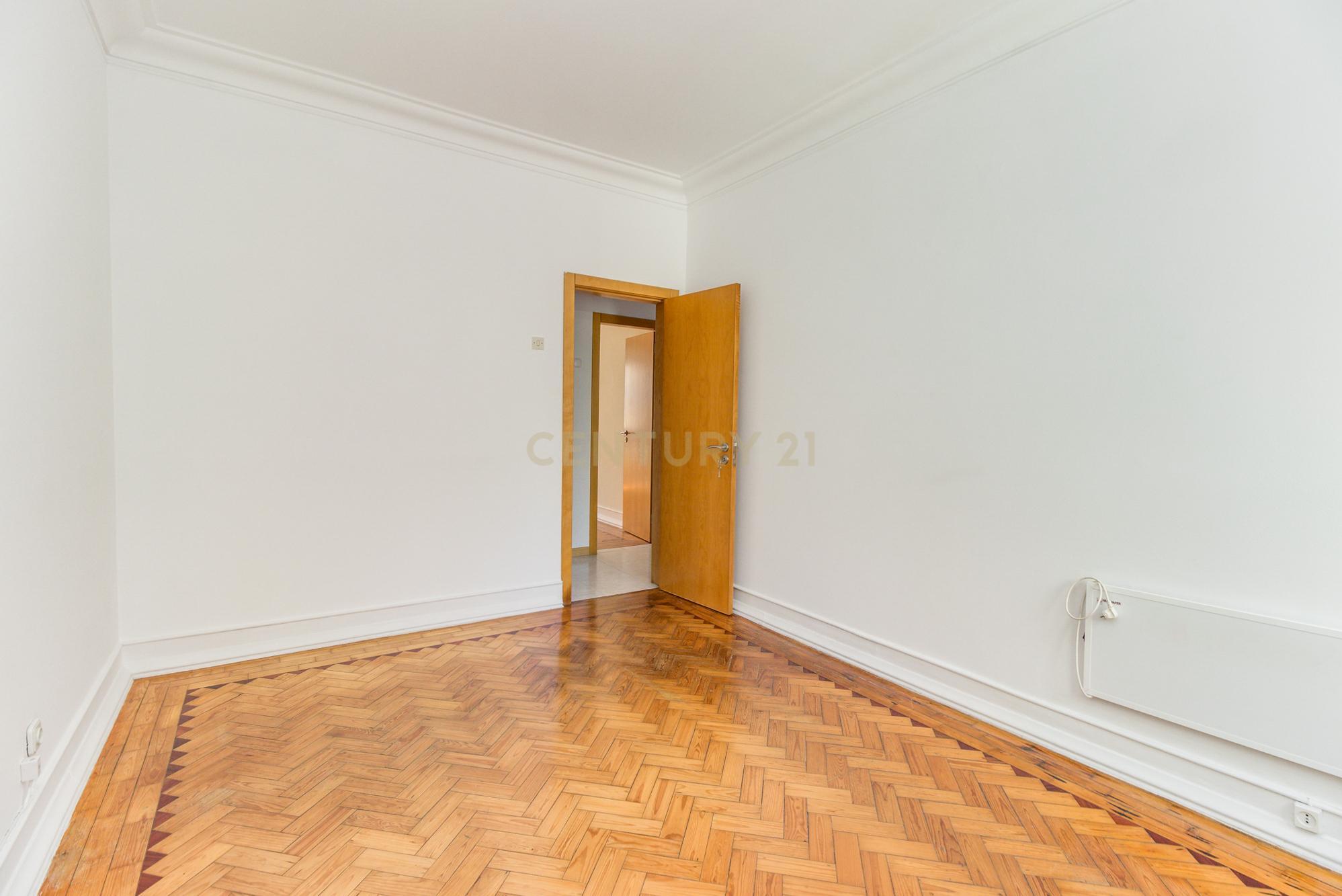 Apartamento T3 em Lisboa - Oportunidade Única  - Image 6