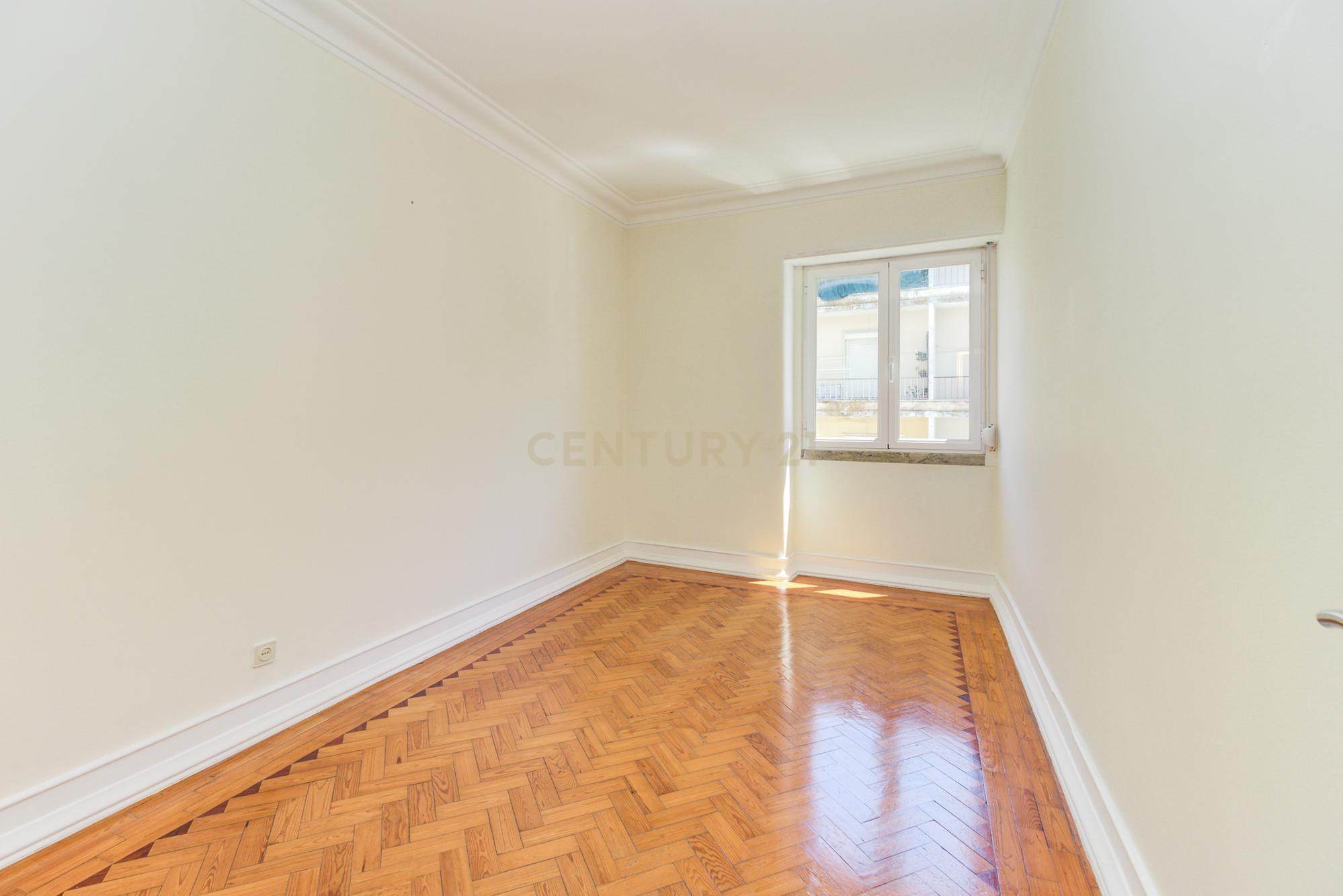 Apartamento T3 em Lisboa - Oportunidade Única  - Image 7