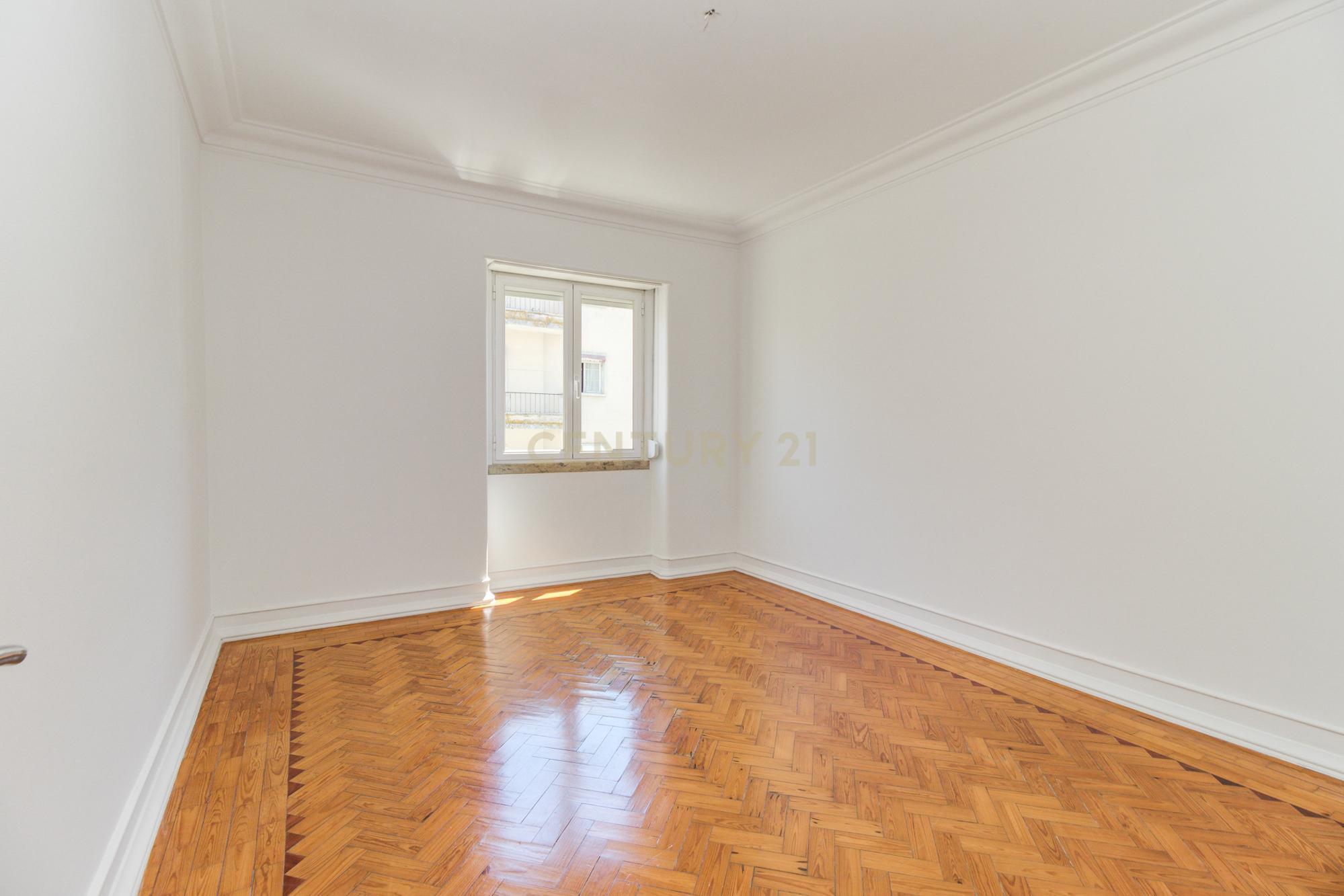 Apartamento T3 em Lisboa - Oportunidade Única  - Image 10