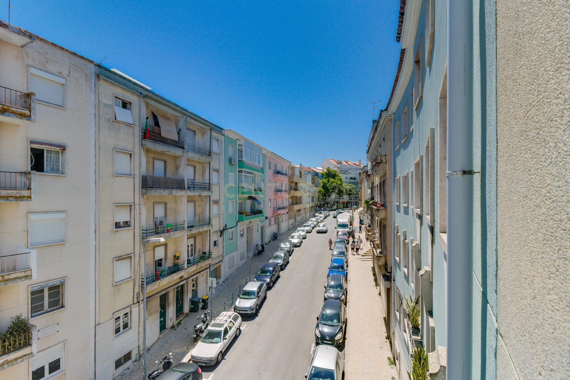 Apartamento T3 em Lisboa - Oportunidade Única  - Image 12