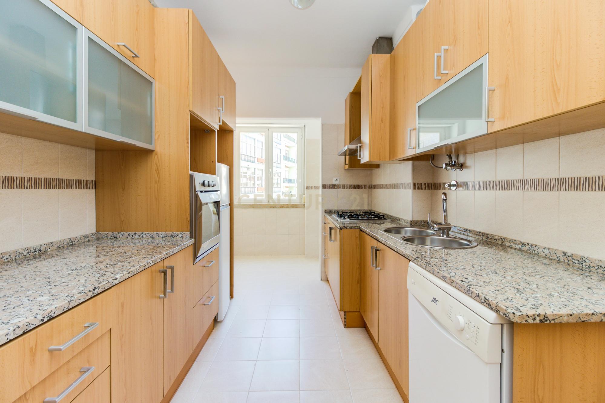 Apartamento T3 em Lisboa - Oportunidade Única  - Image 17