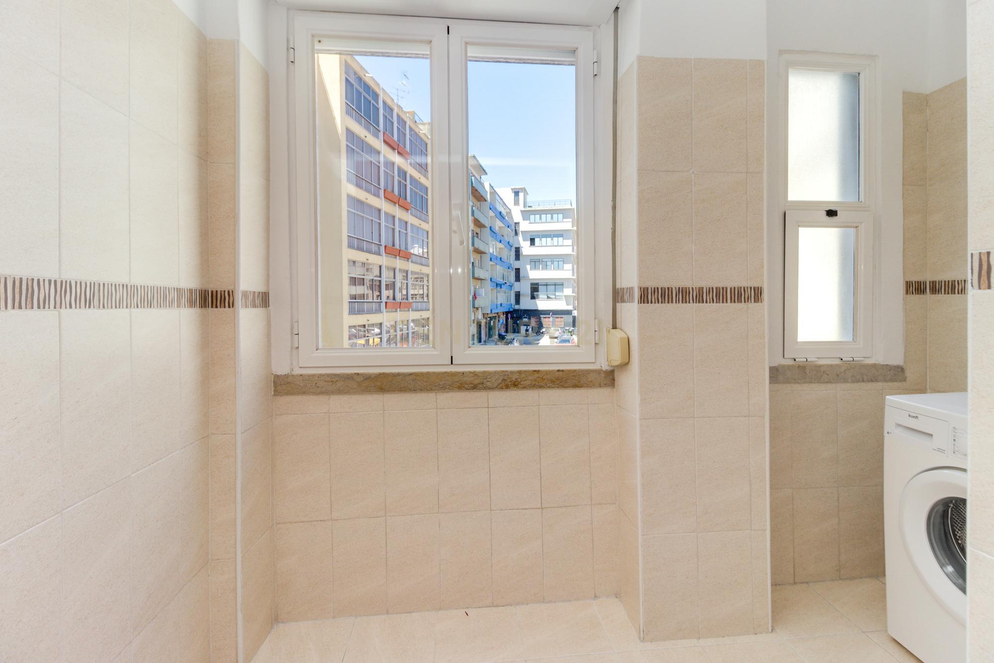 Apartamento T3 em Lisboa - Oportunidade Única  - Image 20