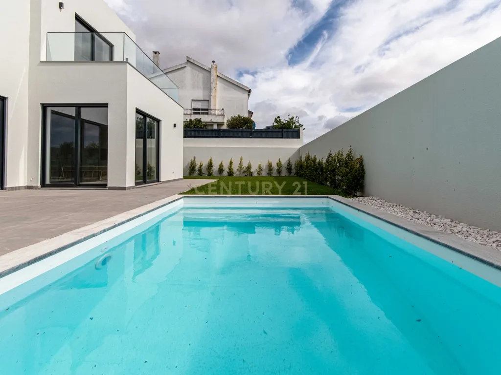 Moradia T4 Premium independente com Piscina (Nova Construção) / Barcarena - Image 18