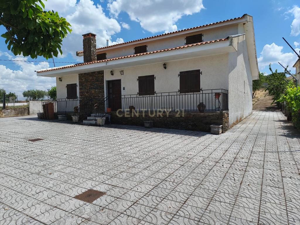 Casa Moderna em Campo de Víboras (Vimioso) com Jardim e Garagem - Image 3