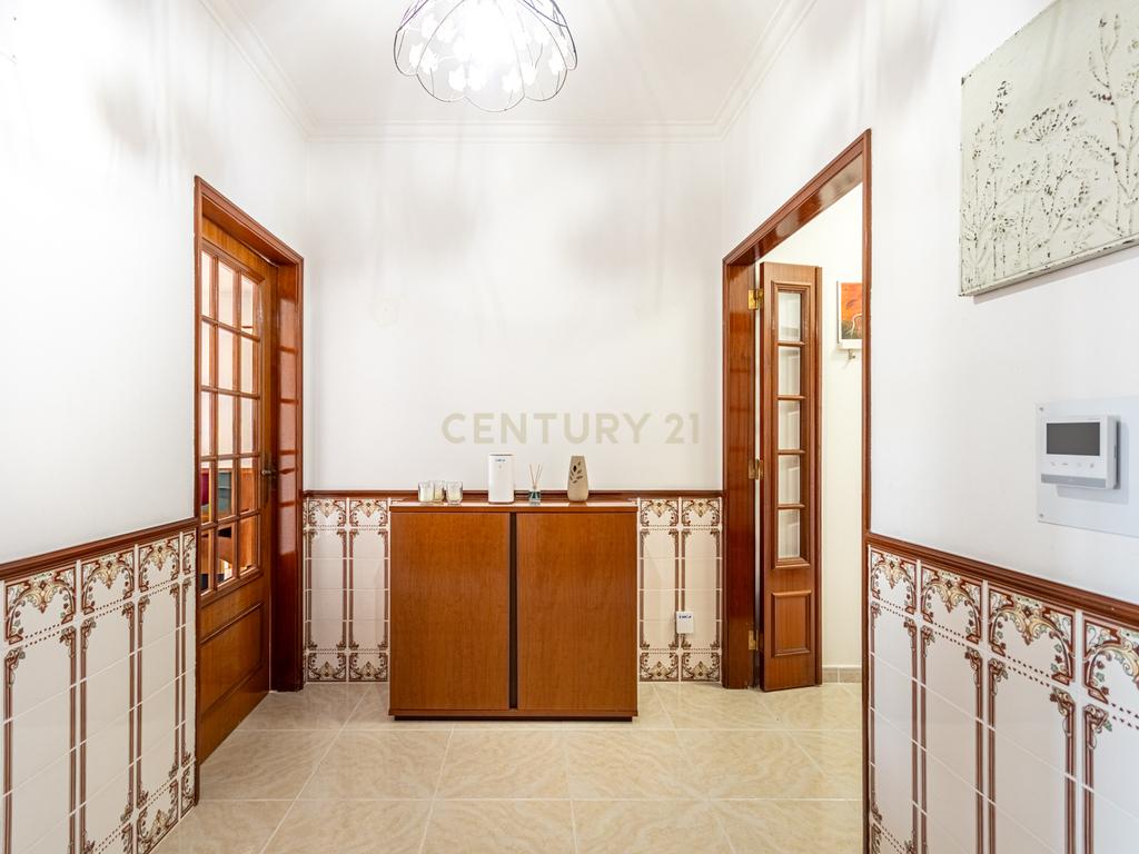 Apartamento T2 Vale de Flores - Image 7
