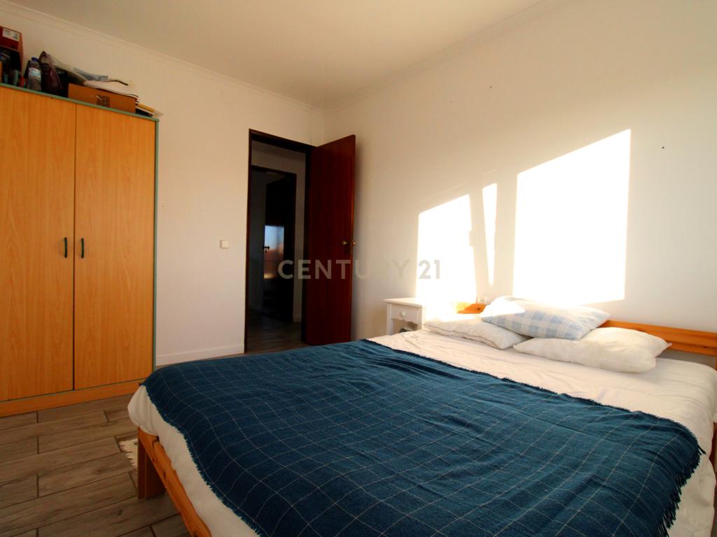 Espetacular Moradia T5 no Casal Do Marco com Garagem  - Image 16