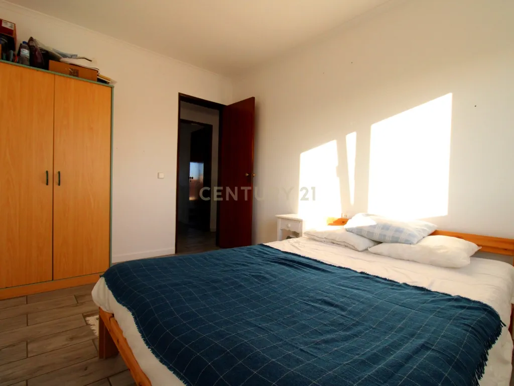Espetacular Moradia T5 no Casal Do Marco com Garagem - Image 16