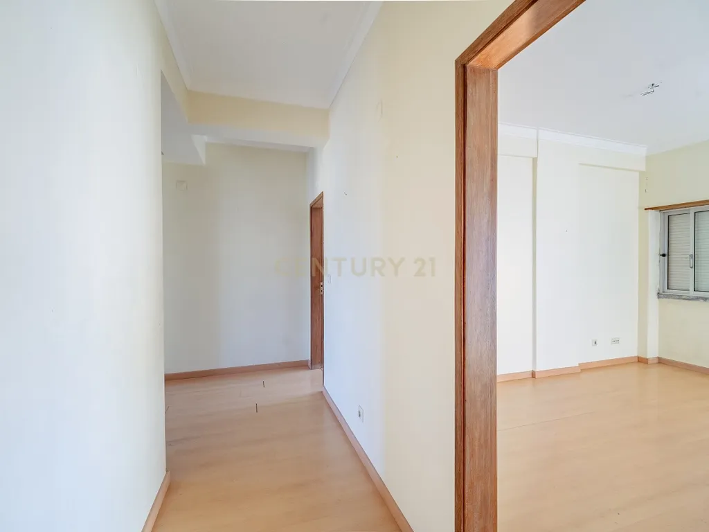 Apartamento T2 em Amora, Seixal - Oportunidade Única! - Image 6