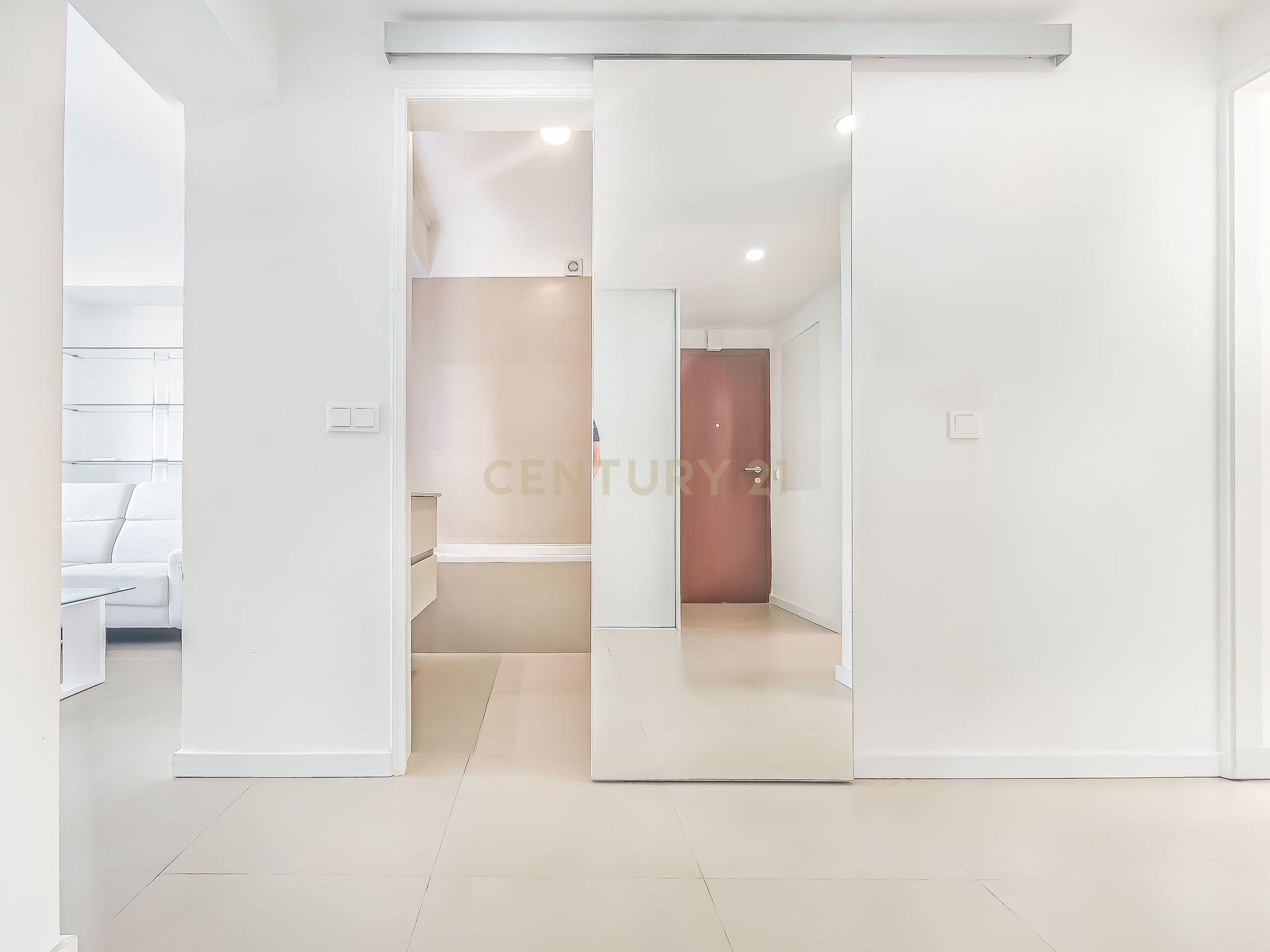 Fotografia 8 de Apartamento Renovado T2 | Suíte | Mobilado | Elevador | Ar Condicionado | Luminoso|  Estoril | Cascais |  a 12 minutos da Praia