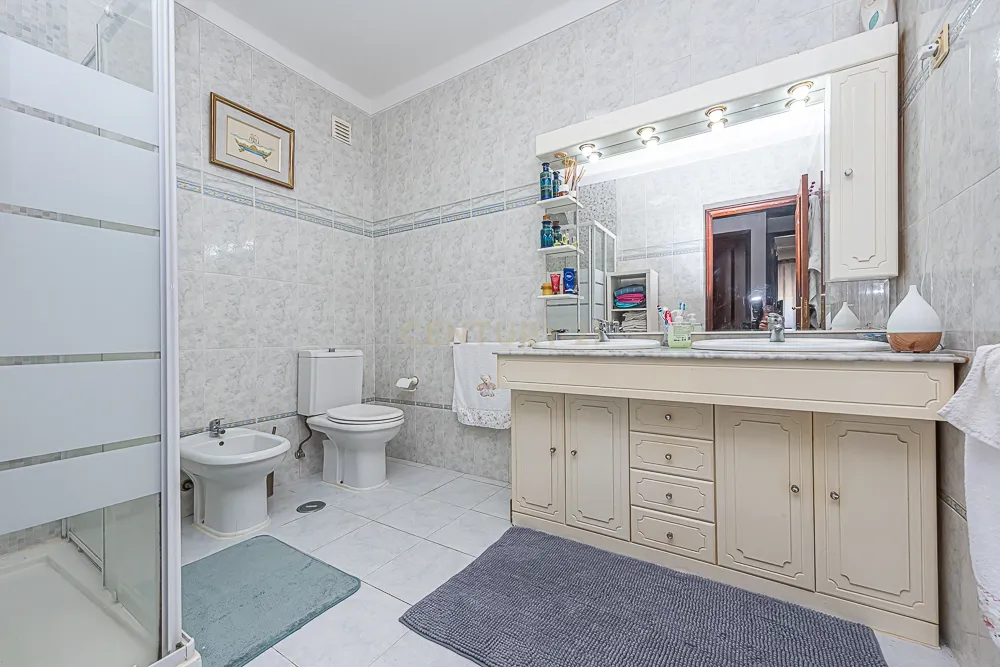 Apartamento T3 nos Quatro Caminhos - Image 9