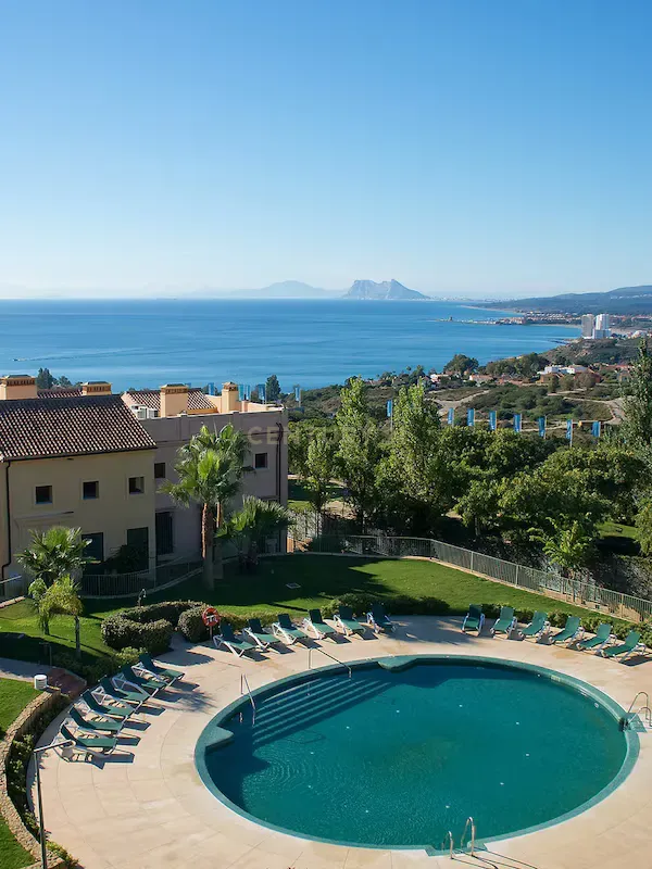 Apartamento Moderno em Manilva, Málaga com Acessibilidade e Piscina, Inversión y Vacaciones - Image 1