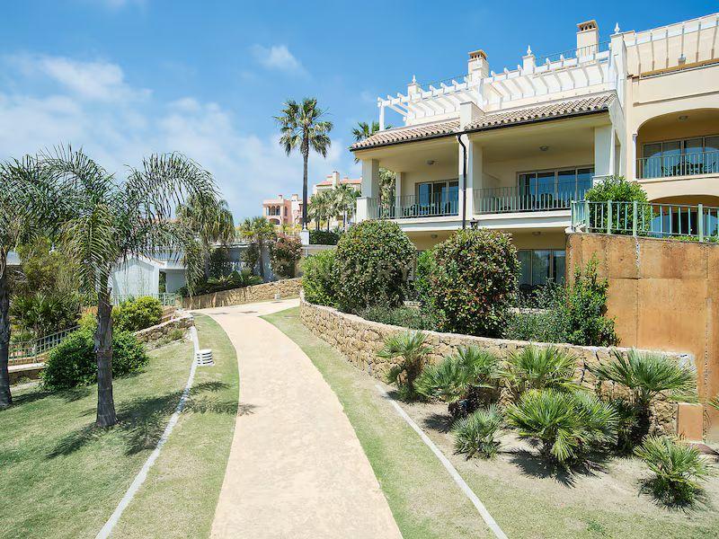 Apartamento Moderno em Manilva, Málaga com Acessibilidade e Piscina, Inversión y Vacaciones - Image 11
