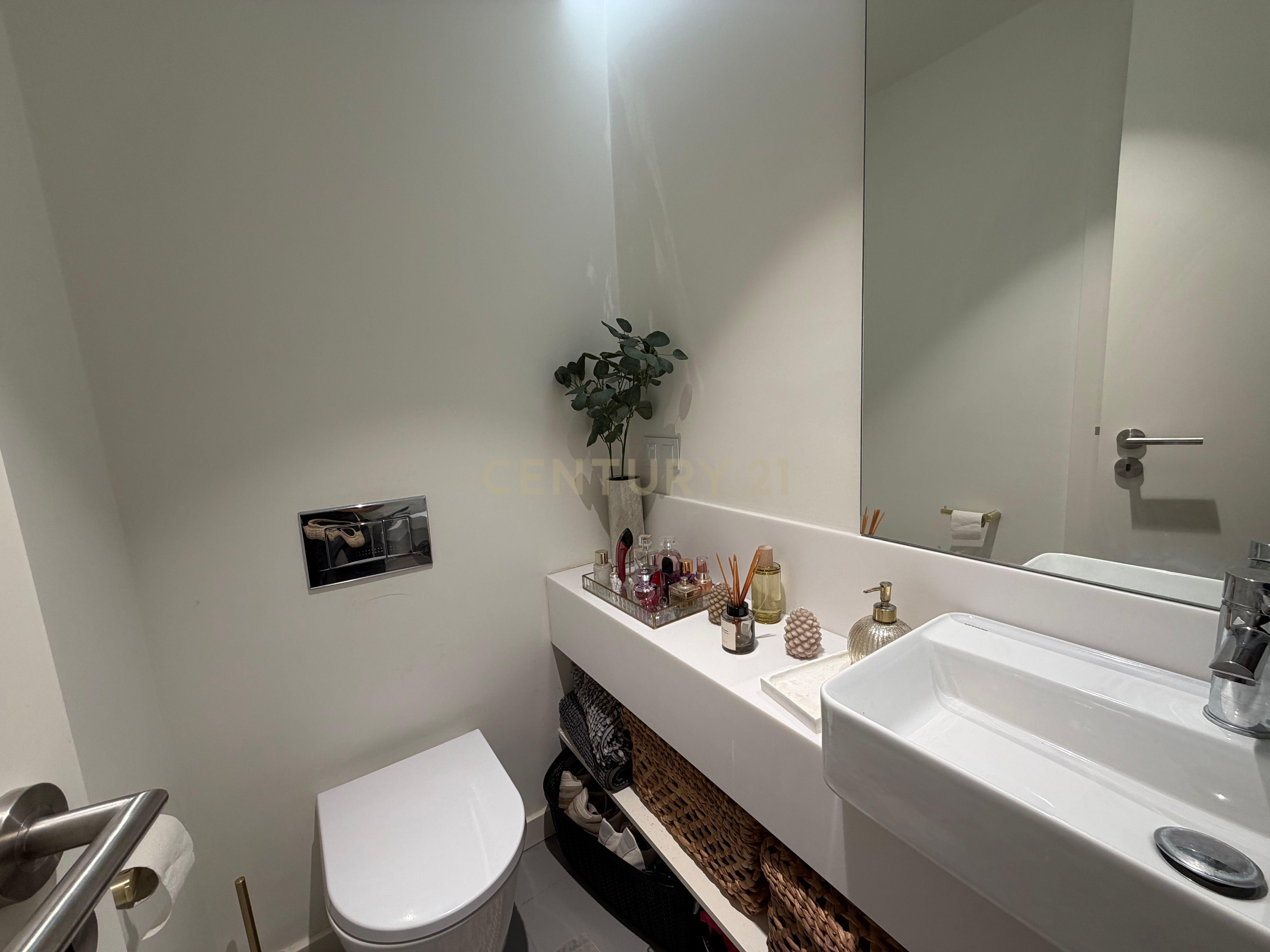 Fotografia 11 de Luxuoso Apartamento T3 com Vista Rio com parqueamento no Seixal