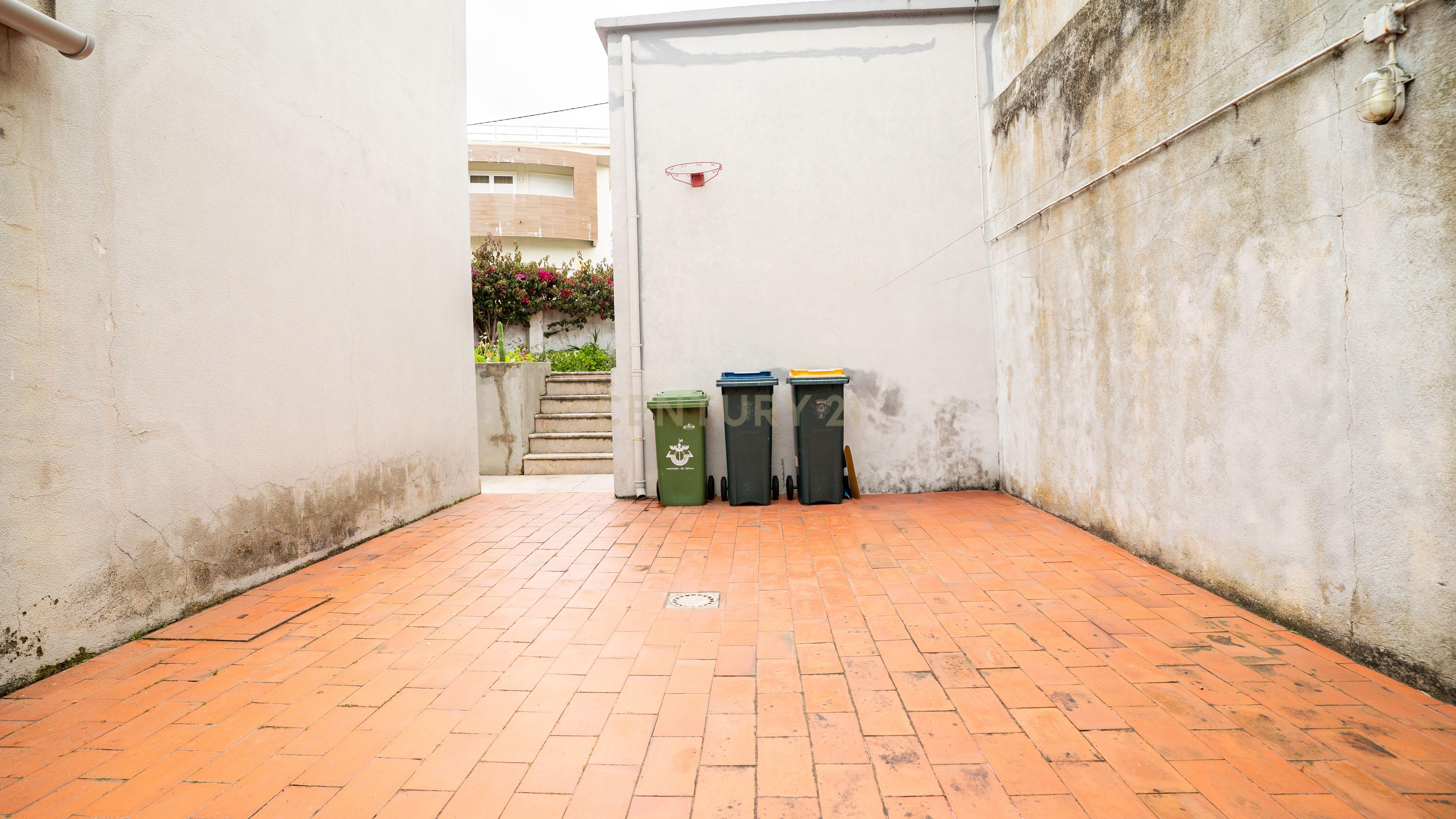 Moradia T6, na Rua 1 no Bairro de Belém, para modernizar em lote com 290m² - Image 58