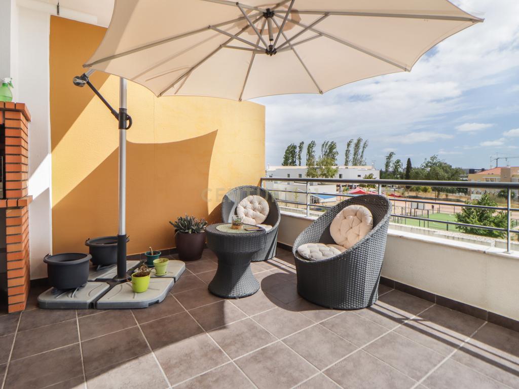 Apartamento duplex T2+2 com terraços - Image 18