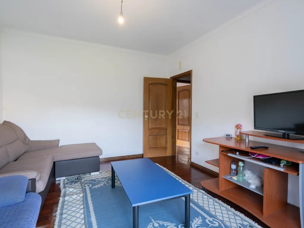 OPORTUNIDADE ÚNICA NA LOUSÃ – MORADIA COM GRANDE POTENCIAL (habitação e comércio) - Image 16