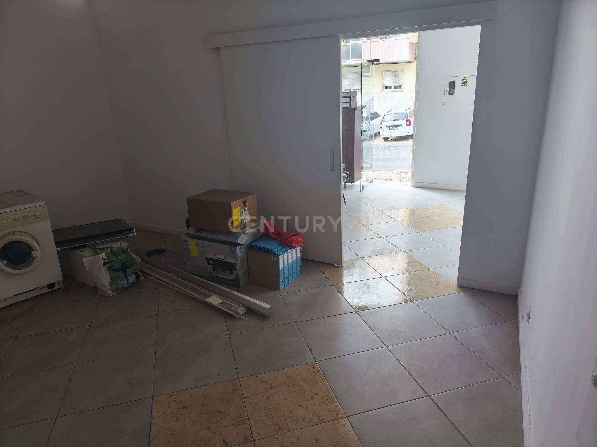 Fotografia 4 de Moradia T2  |  Terraço  |  Com loja ou garagem