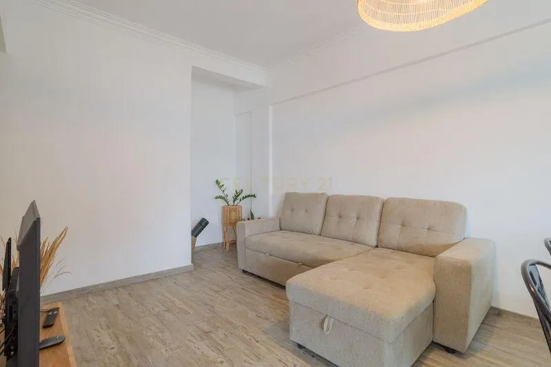Apartamento 5 assoalhadas 2 Wcs ,Renovado com Vista , no Feijó em Almada - Image 5
