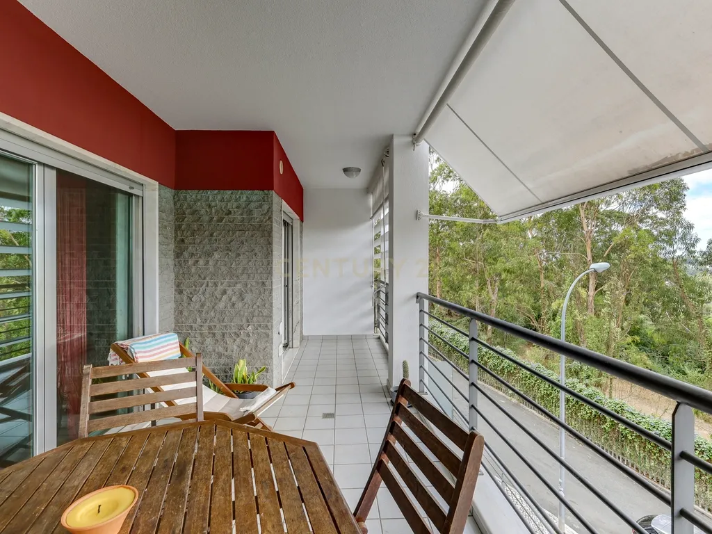 Apartamento T3 com vista panorâmica sobre o Jamor em condomínio fechado com piscina e ginásio - Image 21