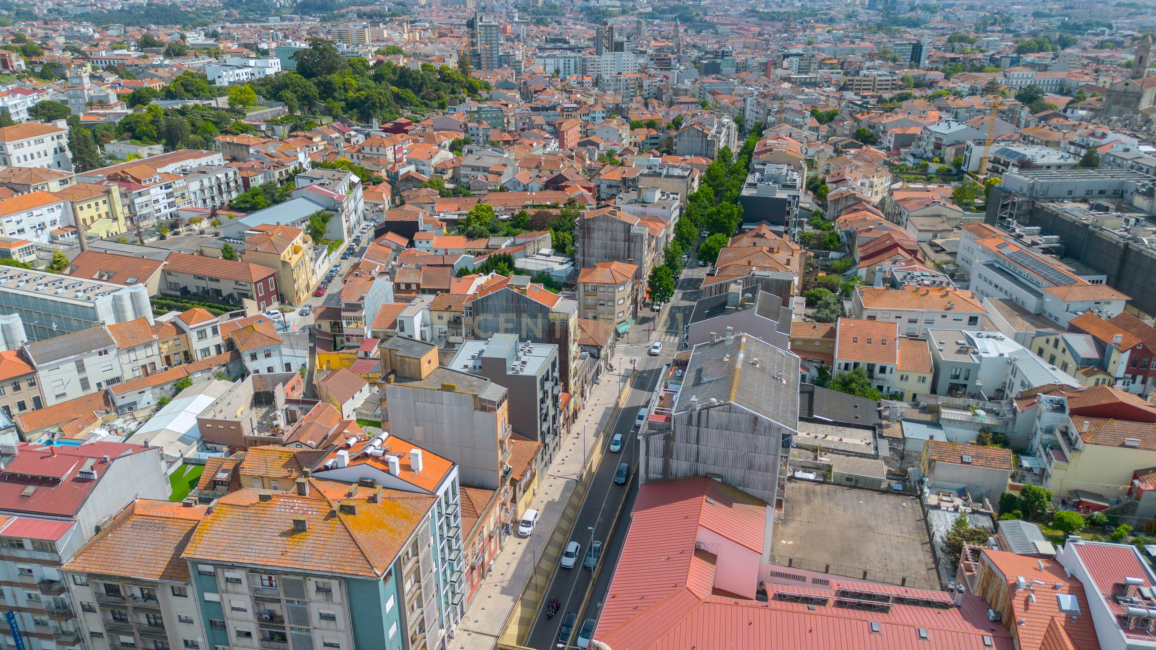 Fotografia 6 de Prédio para Reabilitação com PIP Aprovado | Rua de Faria Guimarães, Porto