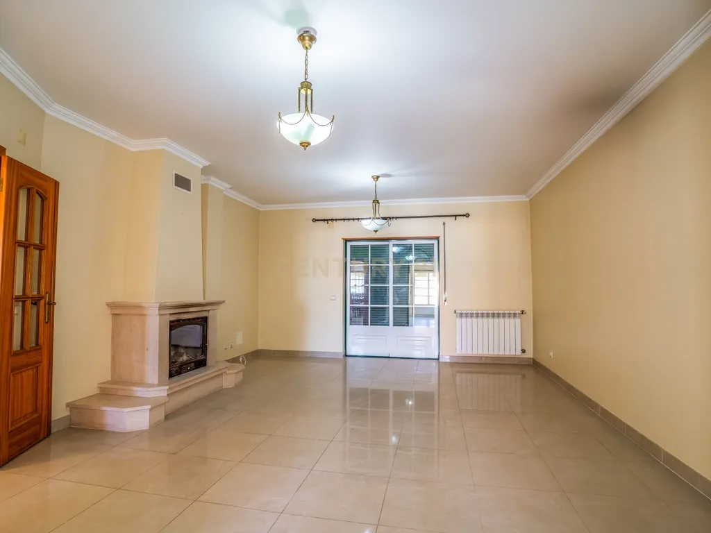 Moradia T4 na Urbanização Quinta do Pinheiro Manso – Caldas da Rainha - Image 4