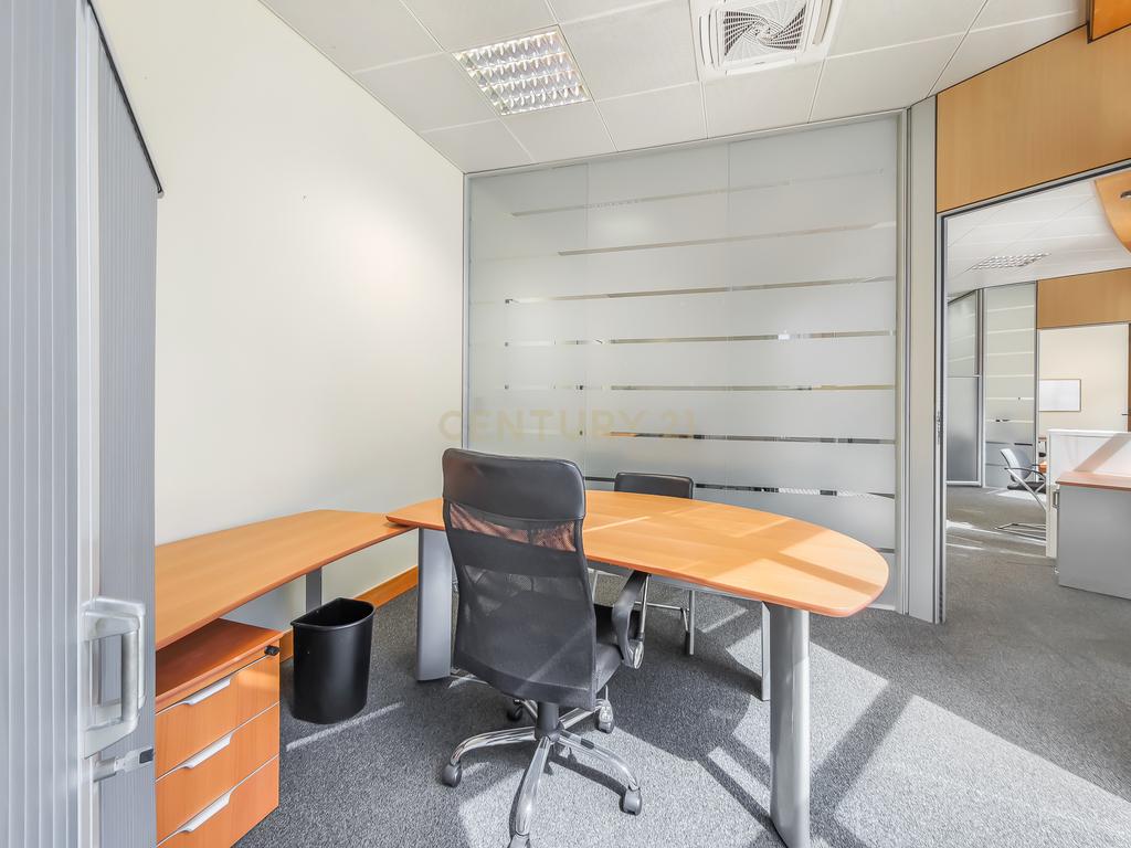 Arrendamento de escritório com 2 salas de reuniões e sala comum | Arrecadação | 1 Parqueamento Beloura Office Park - Image 17