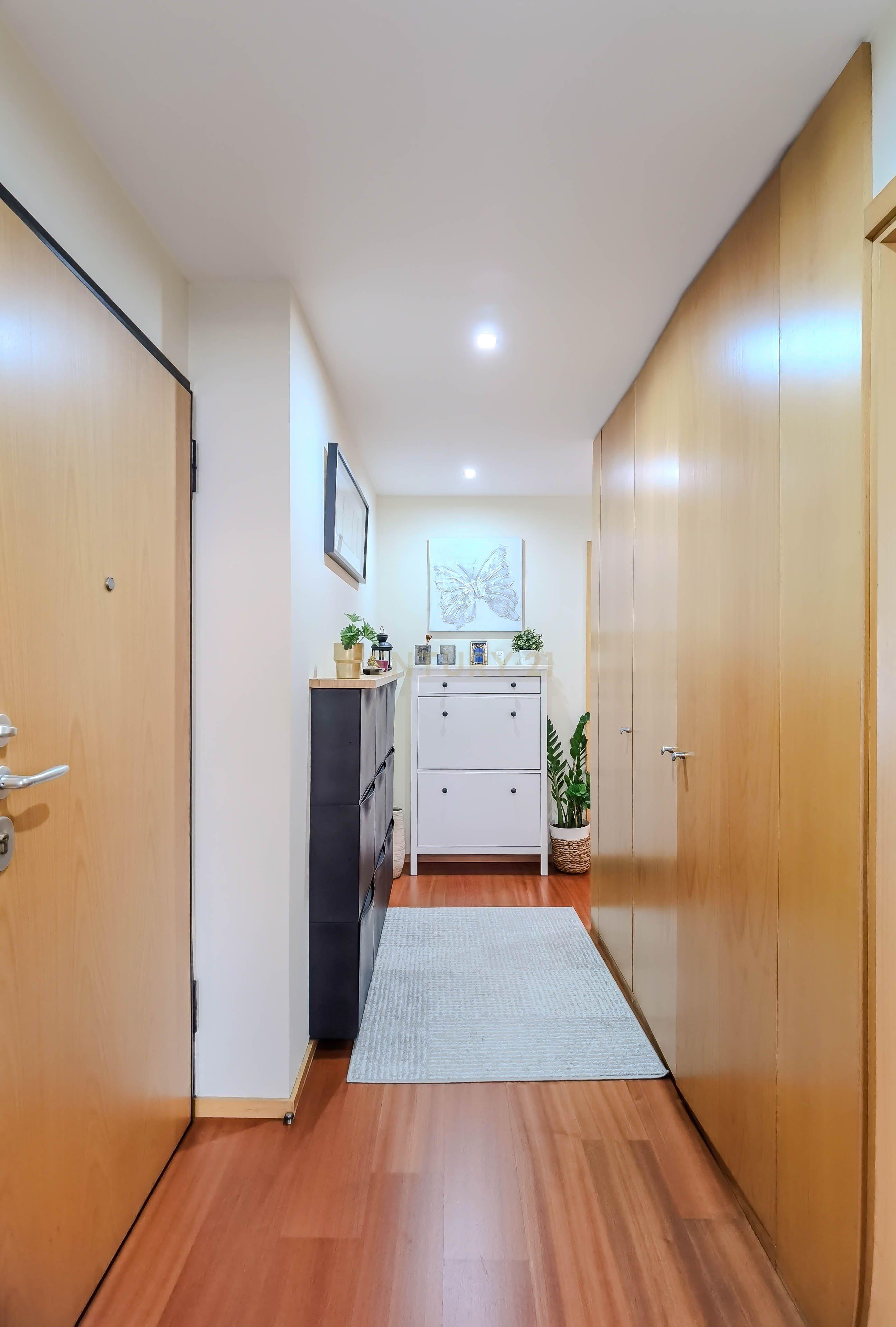 Apartamento T2, garagem, arrumos, ultimo piso – Ponte da Pedra, Matosinhos - Image 2