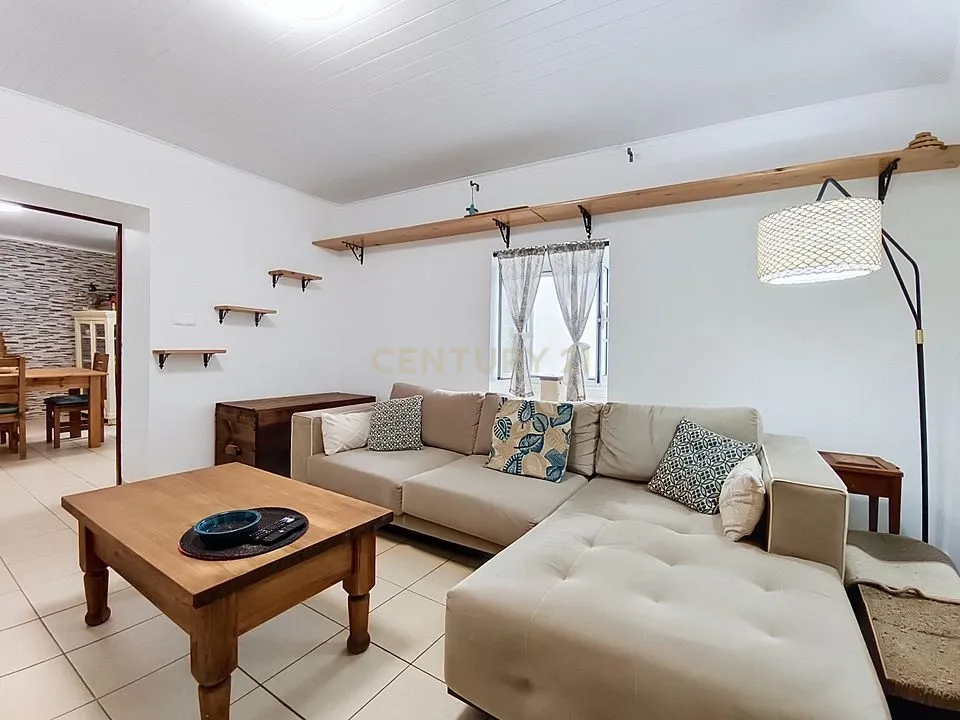 Moradia T2 no Centro da Vila do Nordeste | Jardim e Excelente Potencial de Investimento - Image 13