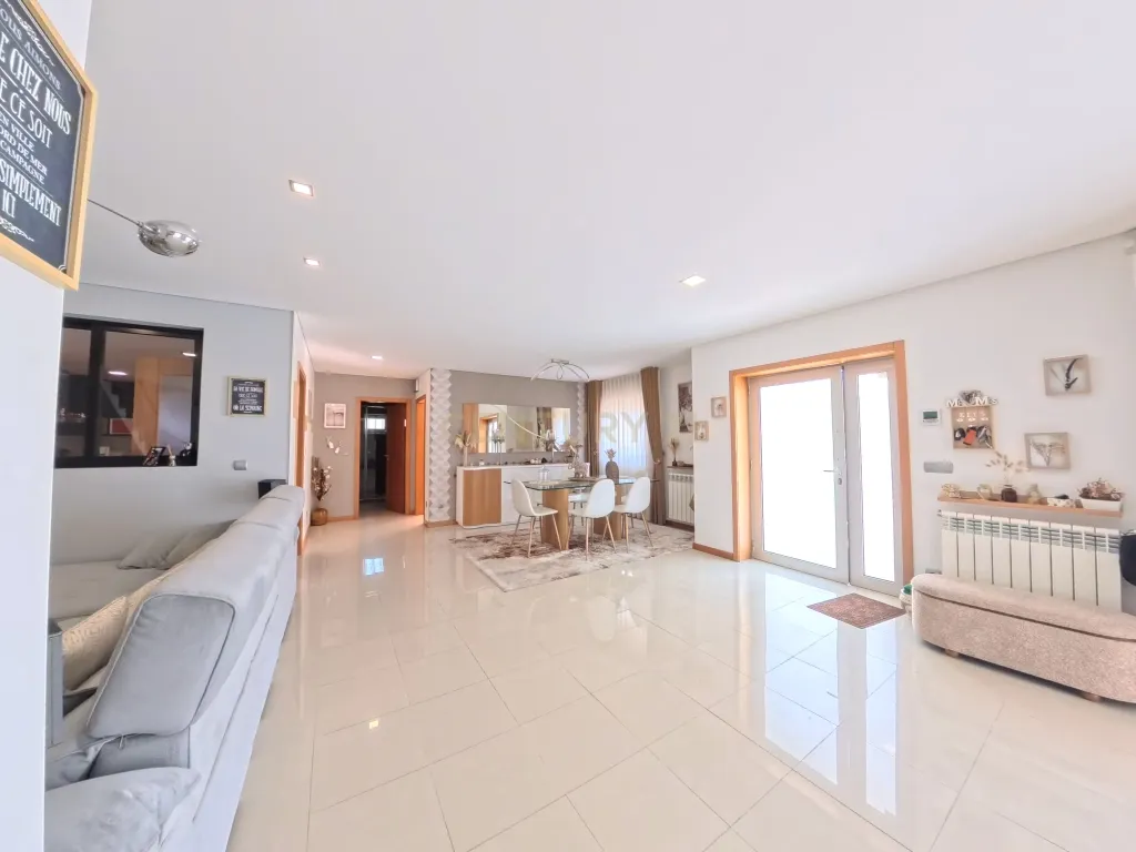 Moradia T4 em Esposende com Jardim e Garagem - Image 4