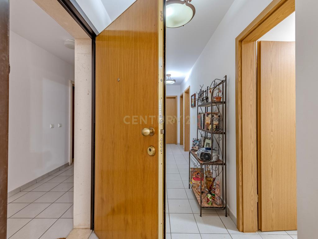 Apartamento T2 - Oportunidade Única a 5 Min da Praia da Rocha! - Image 5