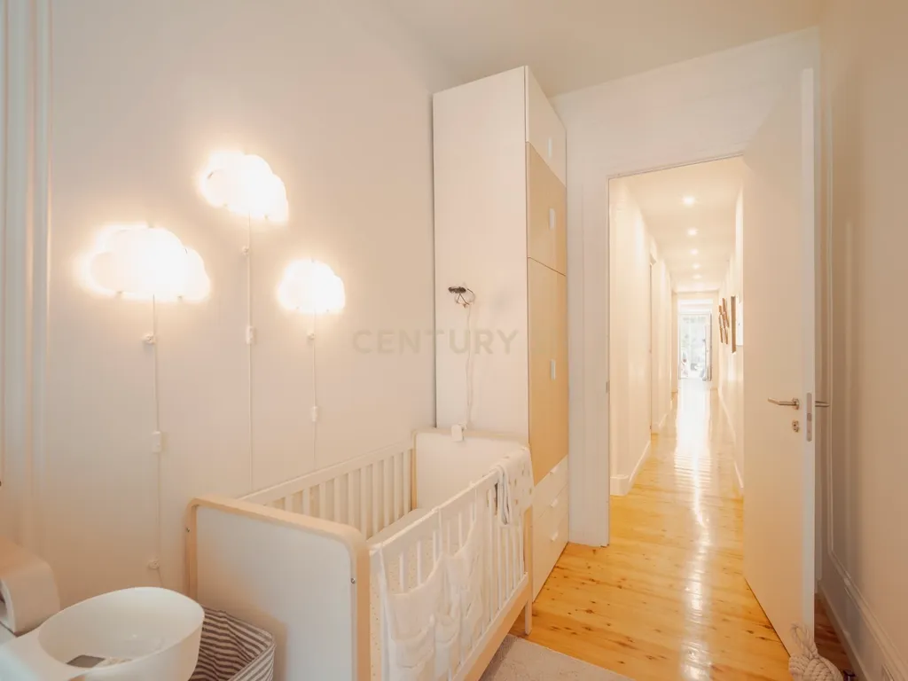 Apartamento Encantador com Jardim Privativo — Santo António, Lisboa - Image 20