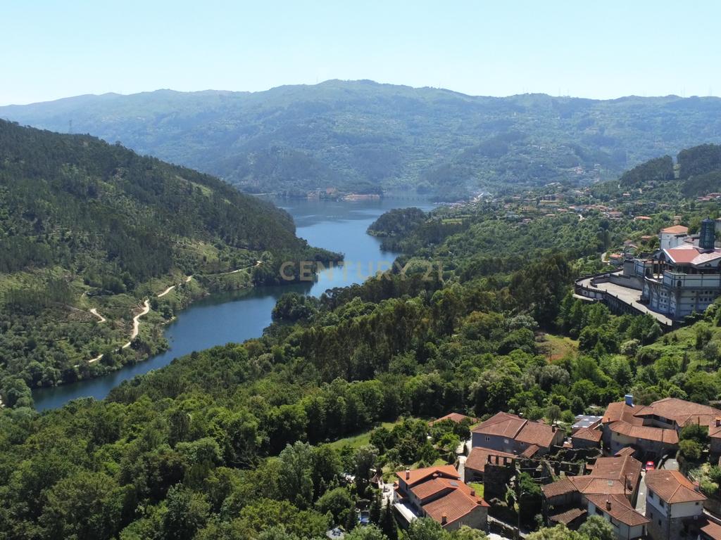 Magnífica Propriedade com 3 Apartamentos no Gerês ,Vista Rio  - Image 14