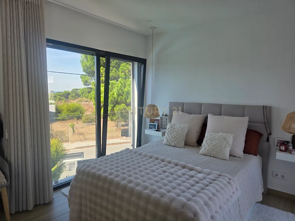 Moradia T3 com piscina e vista mar na Lagoa de Albufeira - Image 37