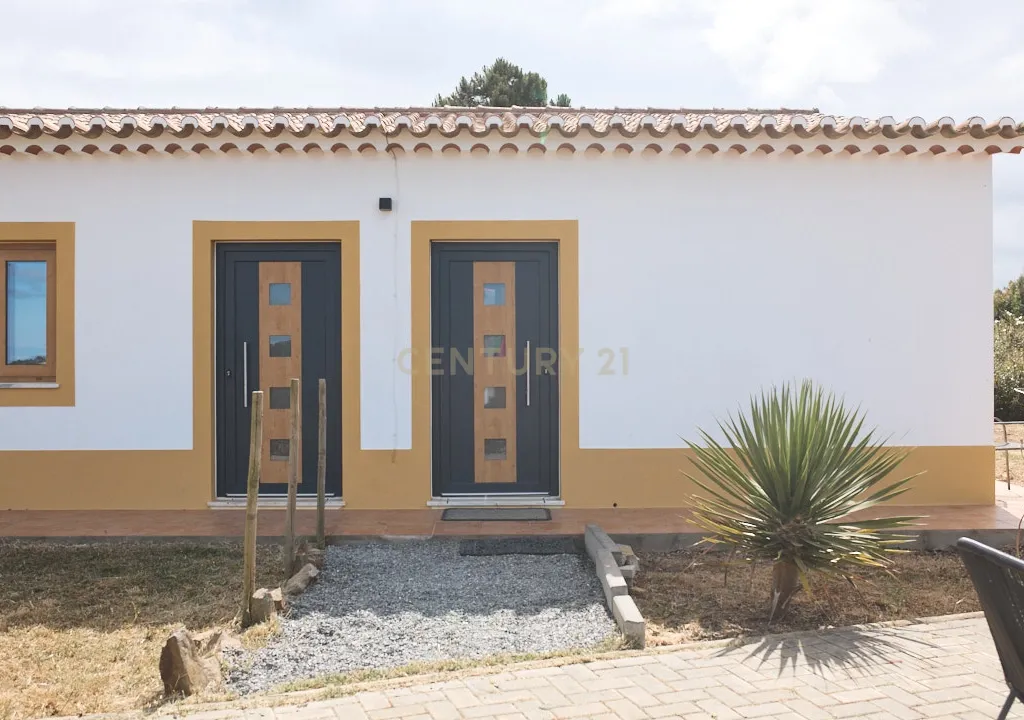 Acorde com vistas deslumbrantes sobre o oceano no seu rancho exclusivo de 8,4 hectares no Algarve, em Aljezur! Inclui uma casa principal ecoeficiente com certificação energética A, perto de praias de surf lendárias. Este é o seu refúgio costeiro definitivo — agarre esta oportunidade rara e agende hoje mesmo a sua visita! - Image 30