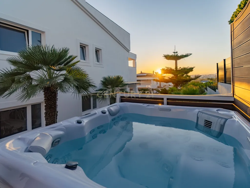 Moradia T5 com amplas áreas, jacuzzi e vista rio - Ferragudo - Image 35