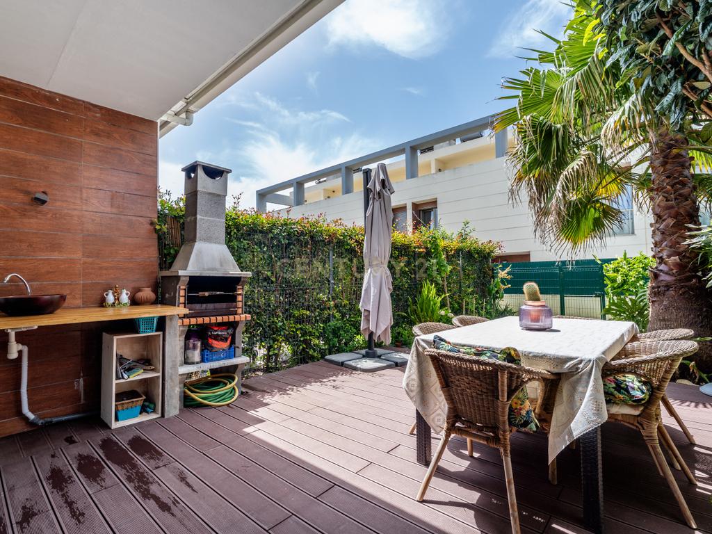 Moradia T2+1 geminada | Piscina - Garagem | Localização: Ferreiras, Centro - Image 16