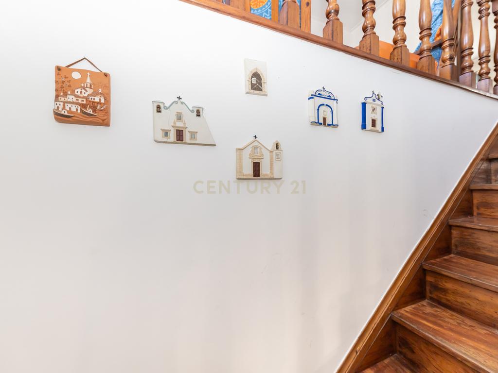 Moradia T5 no centro da Quinta do Conde – Espaço, Conforto e Localização Perfeita - Image 31