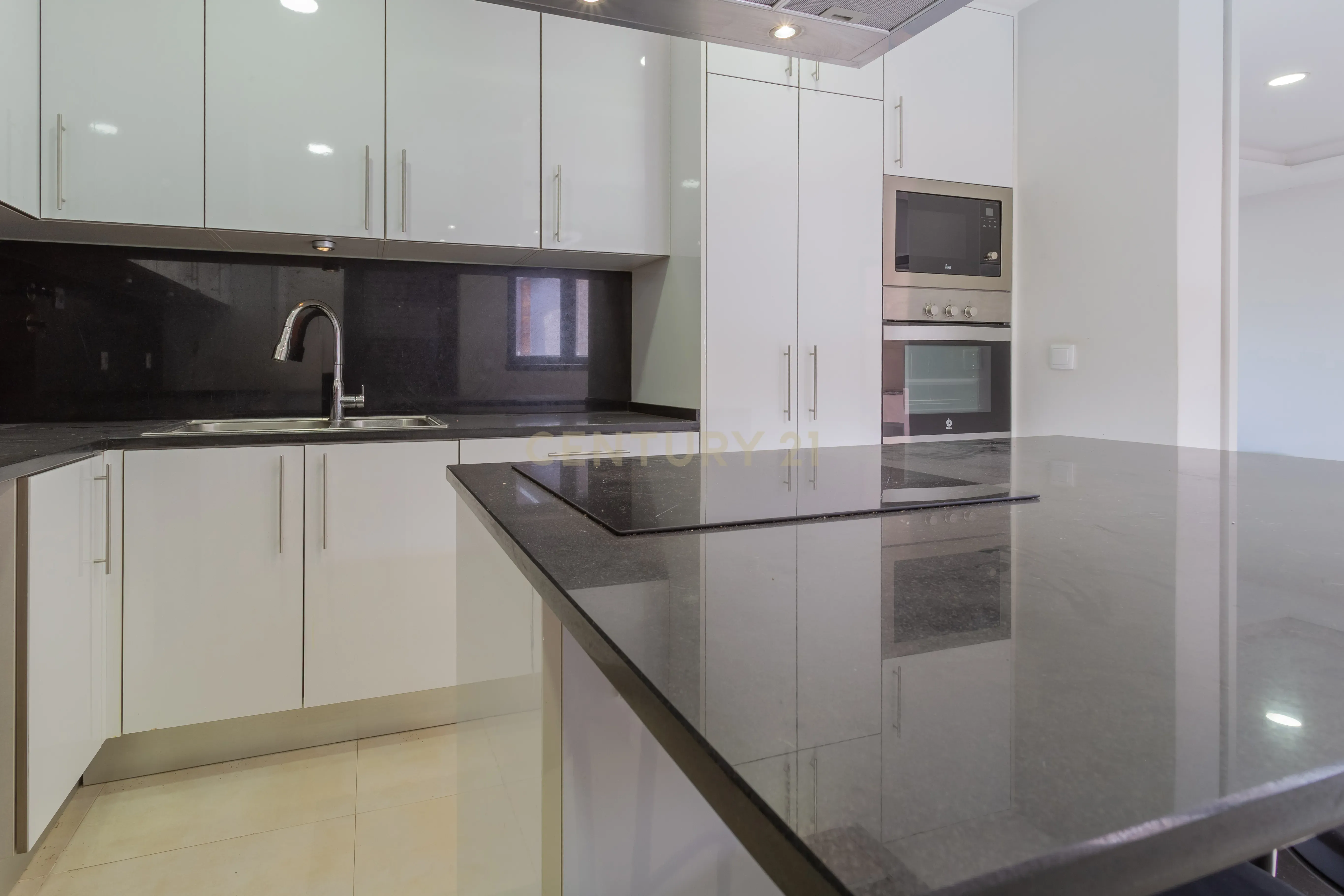 Moradia T4 com Piscina e espaço exterior em Belverde - Seixal - Image 2