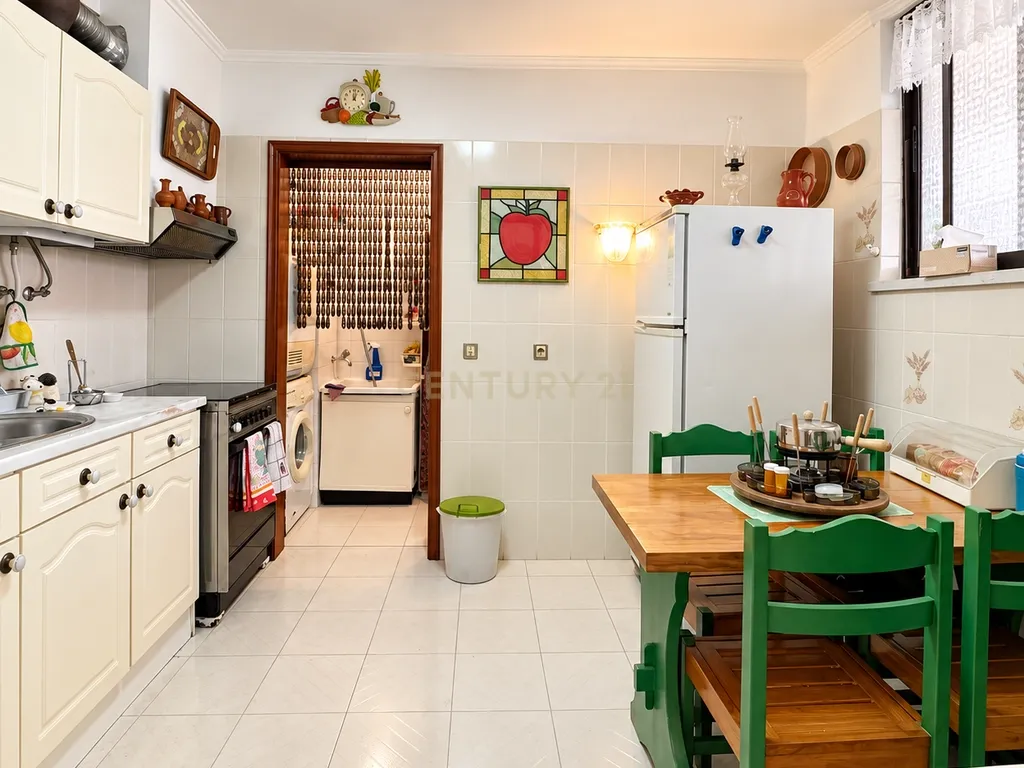 Apartamento T3 com Vista Mar em Rosto do Cão, Ponta Delgada - Image 5