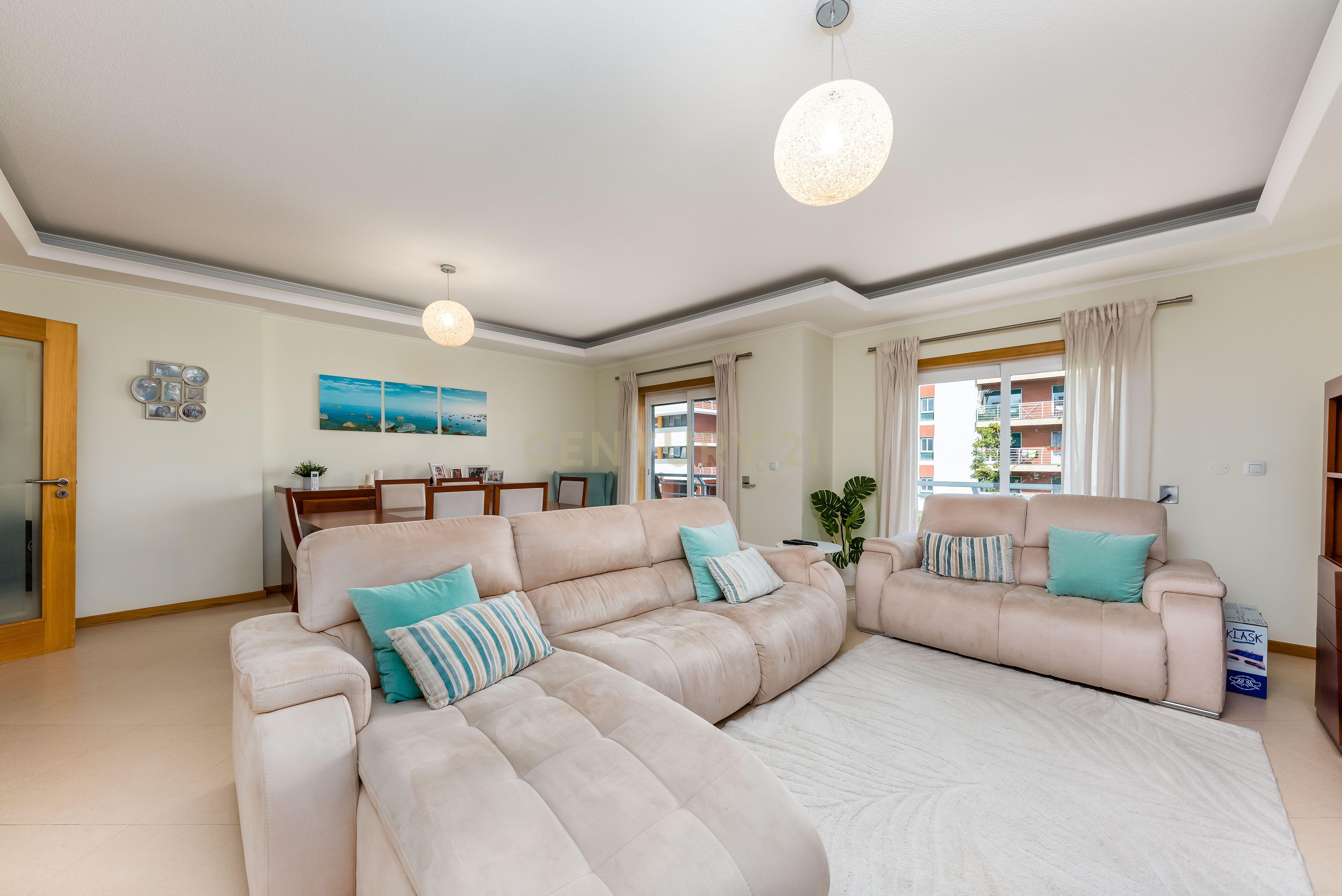 Fotografia 9 de Apartamento T3 com 2 Box e 2 Suítes. Vista Panorâmica em Oeiras