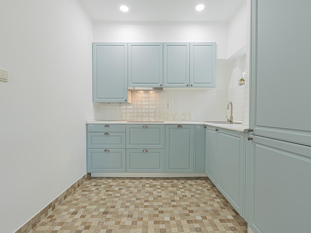 APARTAMENTO REMODELADO NO CENTRO DA COSTA DE CAPARICA - Image 10