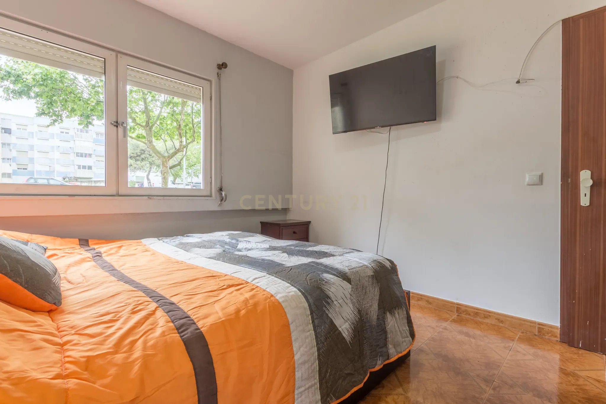 Apartamento T1 em Cidade Sol, Santo António Charneca - Image 7