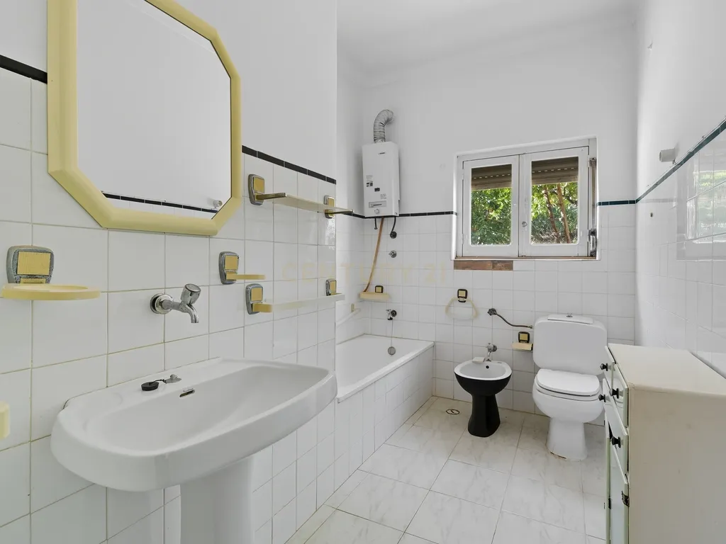 Moradia Bi-familiar com terreno de 800m2 urbanos - Paredes, Alenquer - Image 25