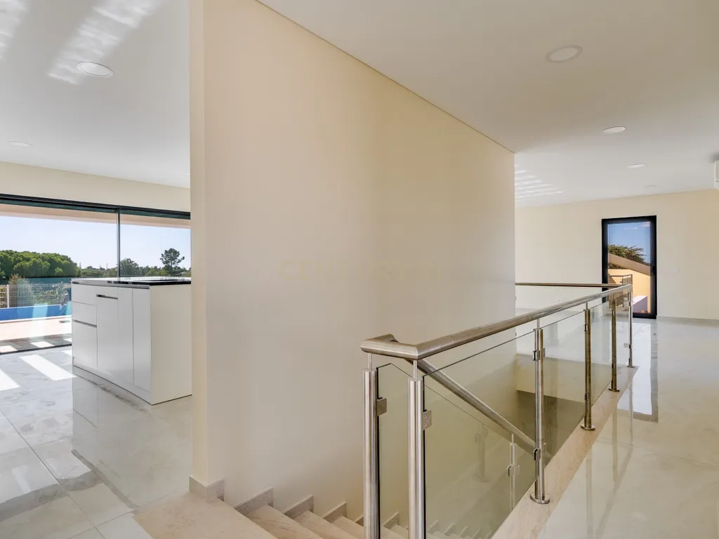 Moradia T4+1 de construção nova com piscina infinita | Caramujeira, Lagoa - Image 39