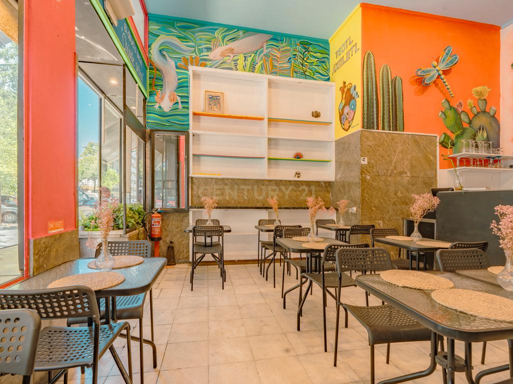 OPORTUNIDADE! ESPAÇO DE RESTAURAÇÃO MUITO BEM DECORADO E TOTALMENTE EQUIPADO EM LOCALIZAÇÃO CENTRAL DE LISBOA, GRANDE POTENCIAL PARA O SEU NEGÓCIO! - Image 3