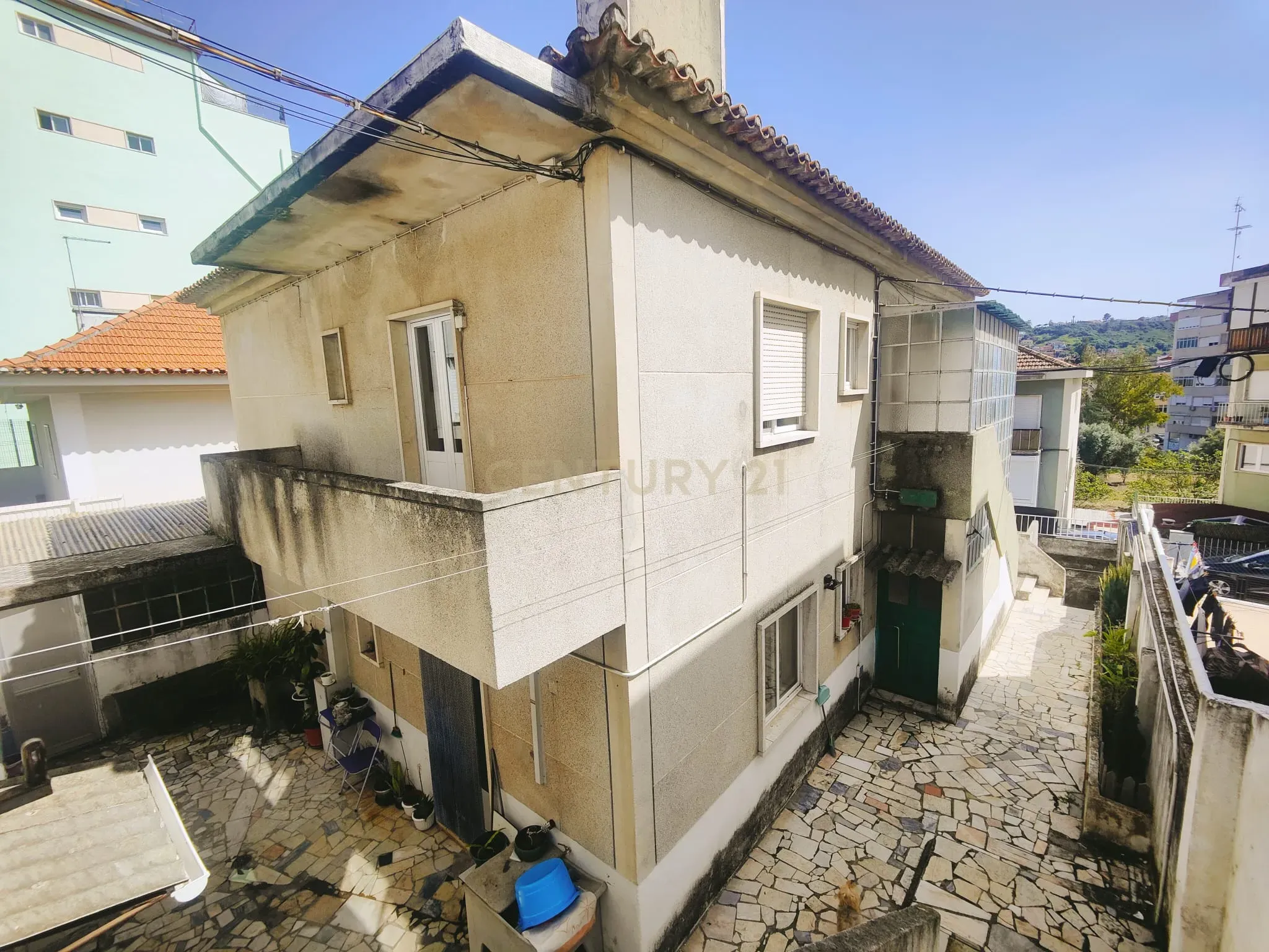Prédio Bi-Familiar T2 e 2 Anexos Tipologia T1 Em Zona Residencial Tranquila Na Póvoa de Santo Adrião  - Image 79