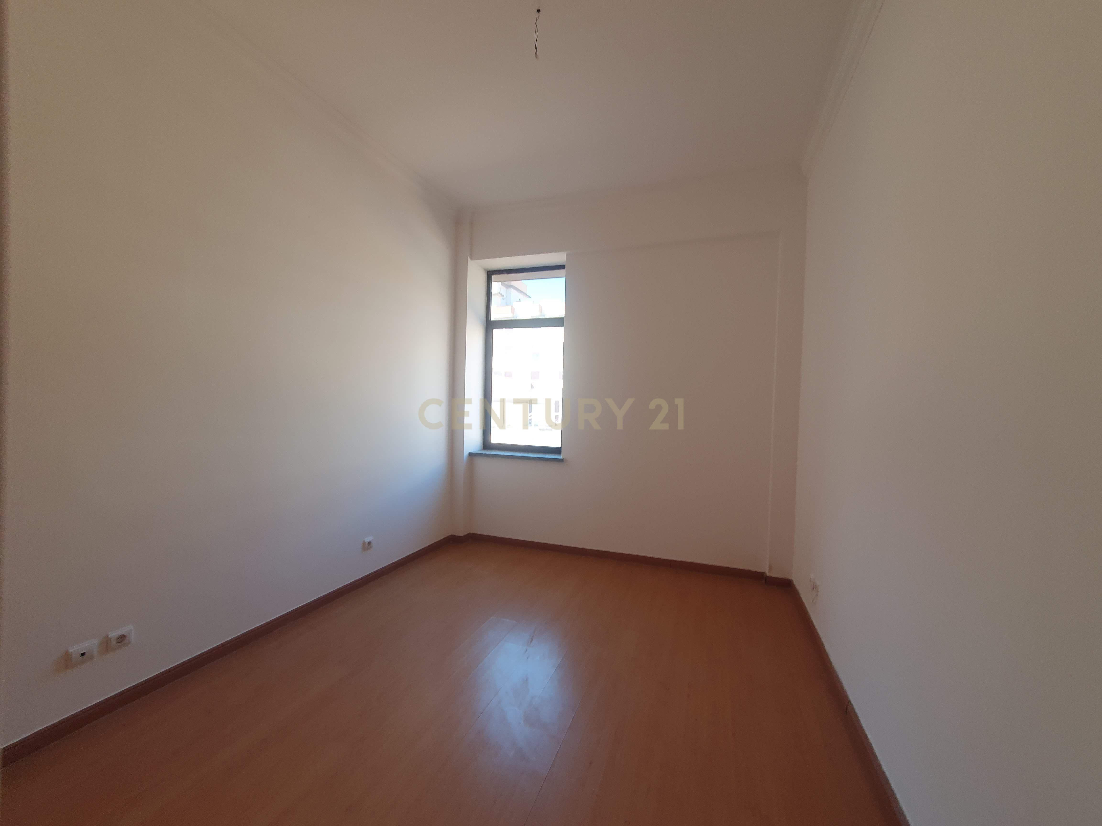 Fotografia 10 de Apartamento T3 com 155 m², estacionamento e arrecadação em São Sebastião, Setúbal