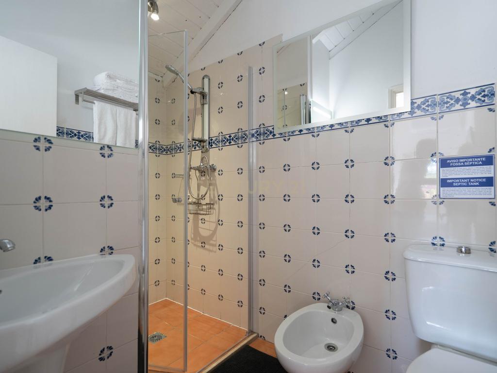 Moradia T7 tradicional em bom estado com varanda coberta, pátio, piscina, terraço coberta, vistas boas e jardim numa localização sossegada perto do centro de Arganil e o rio Alva - Image 38