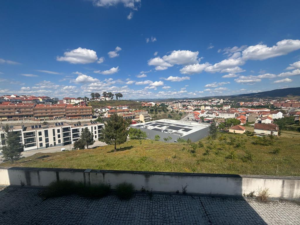 Moradia T4 em Mirandela com Vista Panorâmica - Image 13