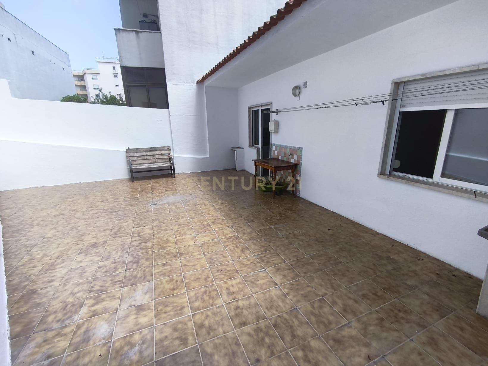 Fotografia 11 de Moradia T2  |  Terraço  |  Com loja ou garagem
